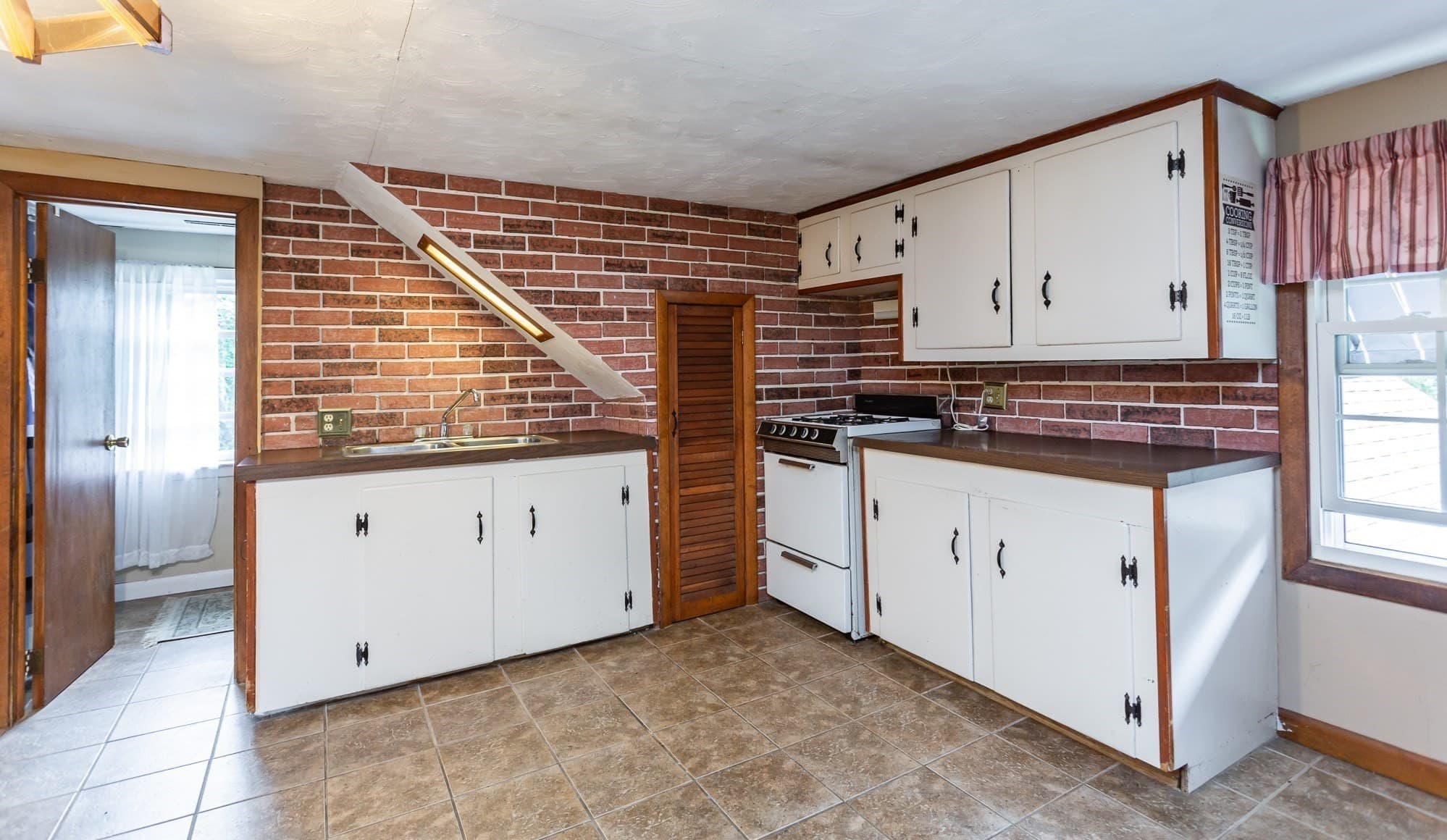 2 Family - 2 Units Up/Down at 648 Pleasant St, Somerset MA 02726, Somerset, photo 26 of 38