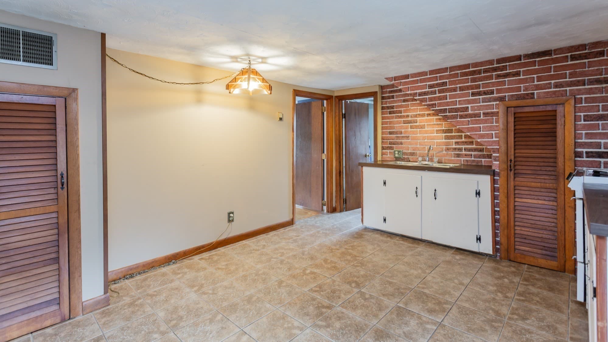 2 Family - 2 Units Up/Down at 648 Pleasant St, Somerset MA 02726, Somerset, photo 28 of 38