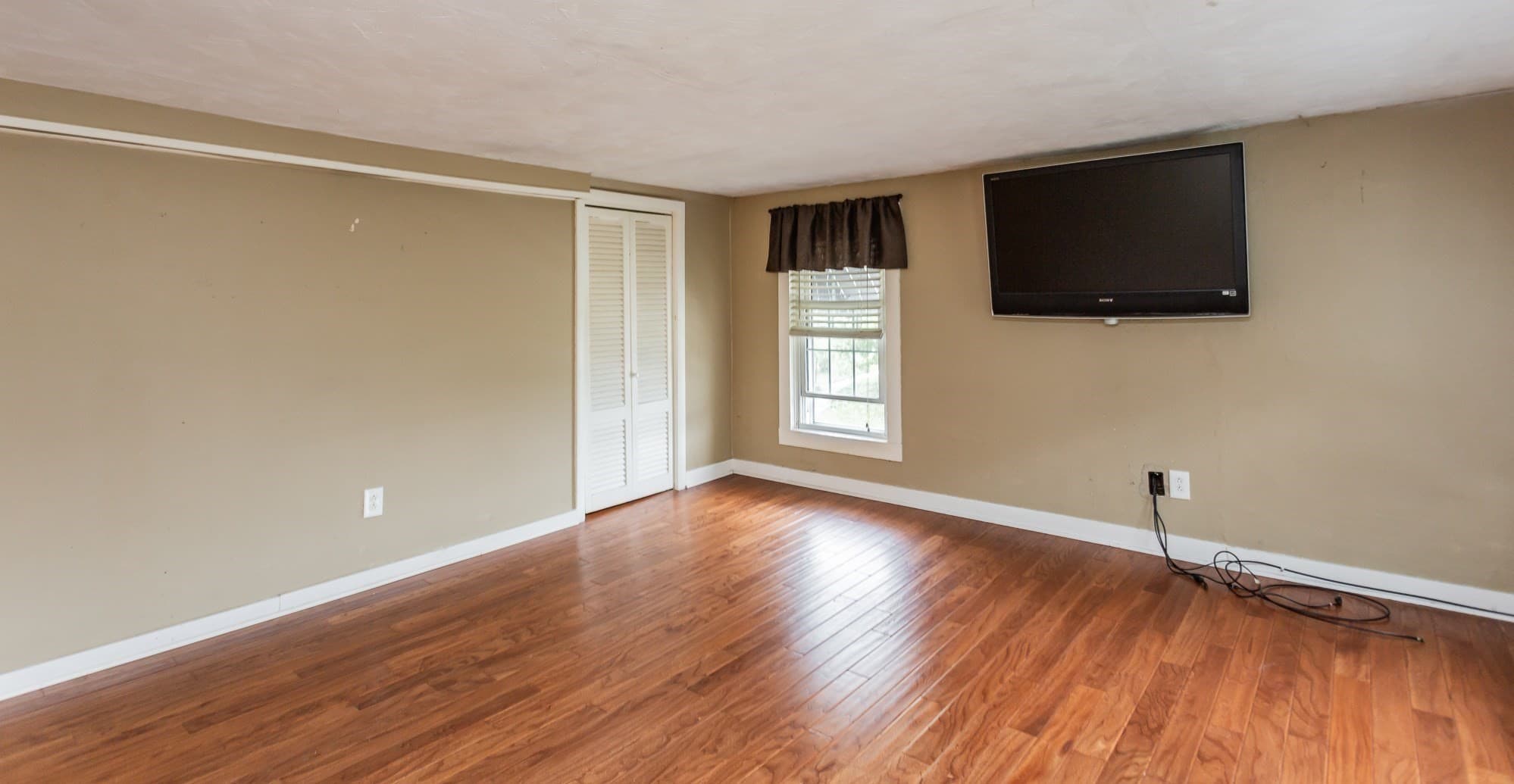 2 Family - 2 Units Up/Down at 648 Pleasant St, Somerset MA 02726, Somerset, photo 30 of 38