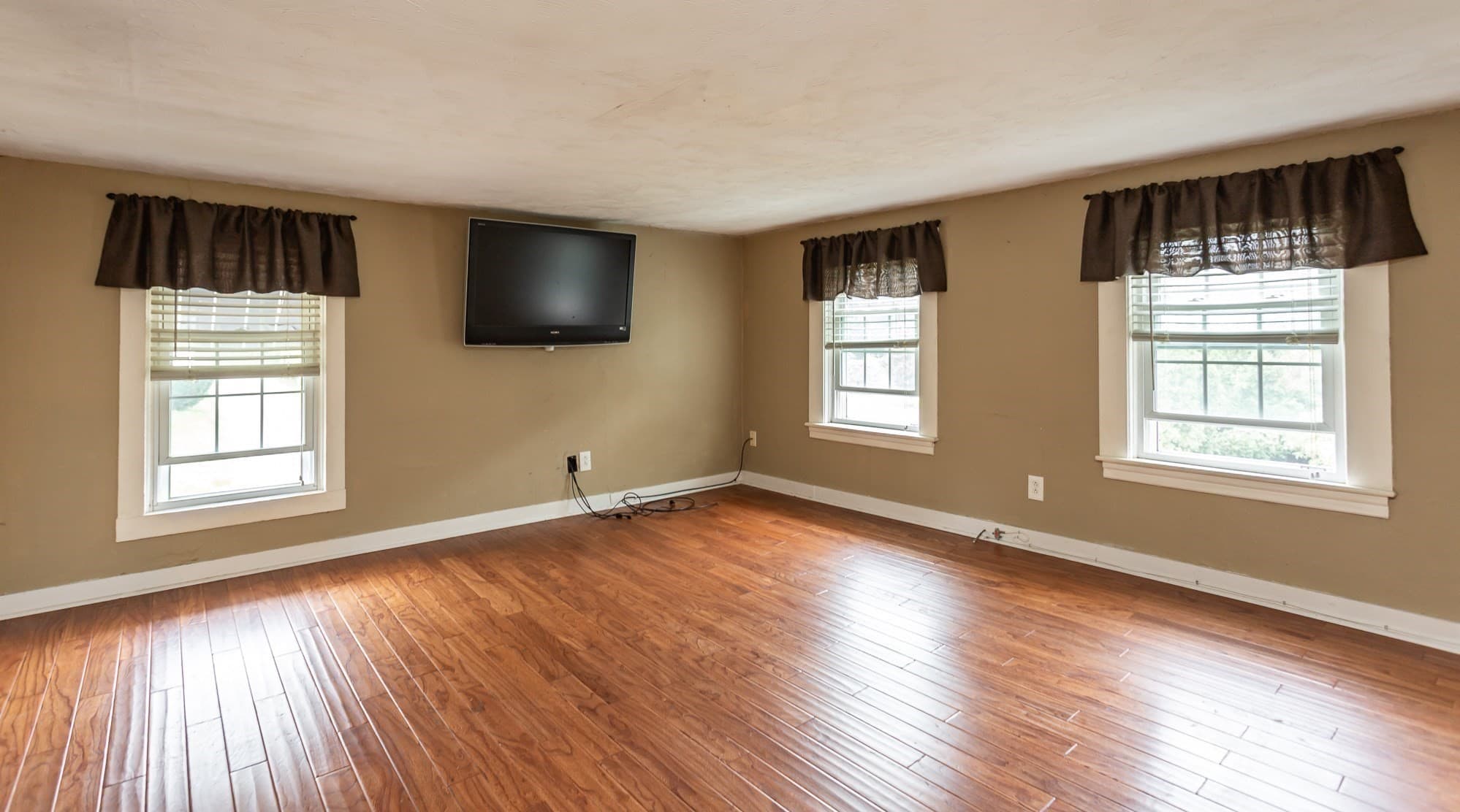 2 Family - 2 Units Up/Down at 648 Pleasant St, Somerset MA 02726, Somerset, photo 29 of 38