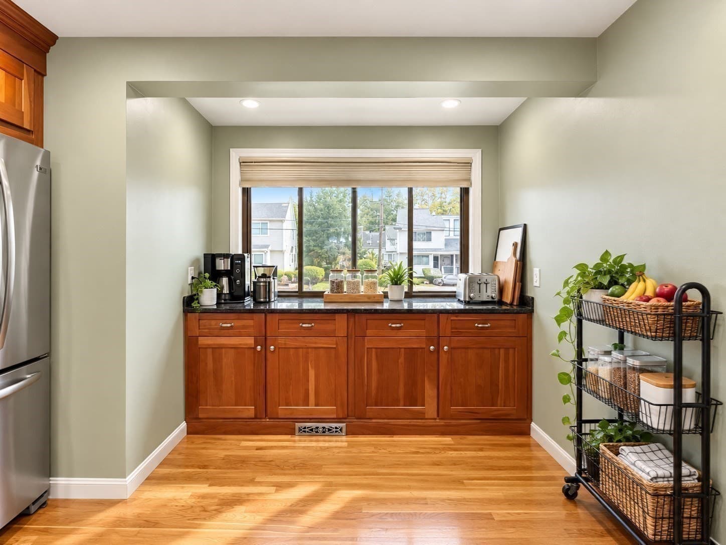 Condominium at 1002 Pleasant # 10, Weymouth MA 02189, Weymouth, photo 4 of 21