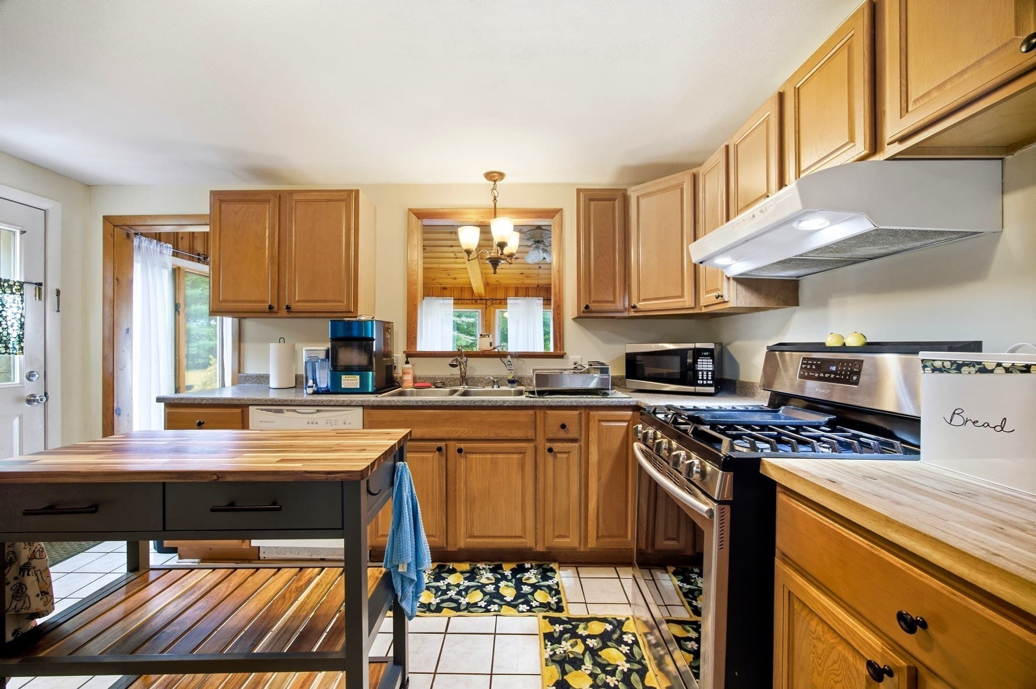 Single Family Residence at 34 Piper Cross Rd, West Springfield MA 01089, West Springfield, photo 7 of 37