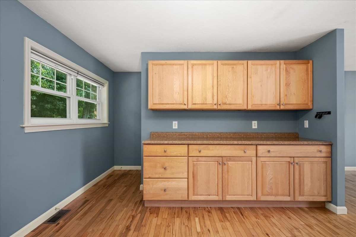 Single Family Residence at 165 Peter Salem Rd, Leicester MA 01524, Leicester, photo 6 of 37