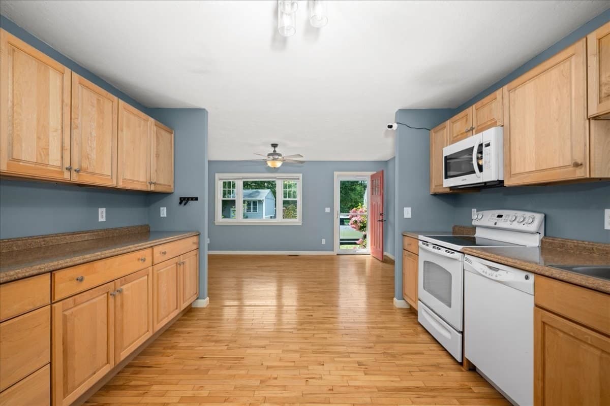 Single Family Residence at 165 Peter Salem Rd, Leicester MA 01524, Leicester, photo 7 of 37