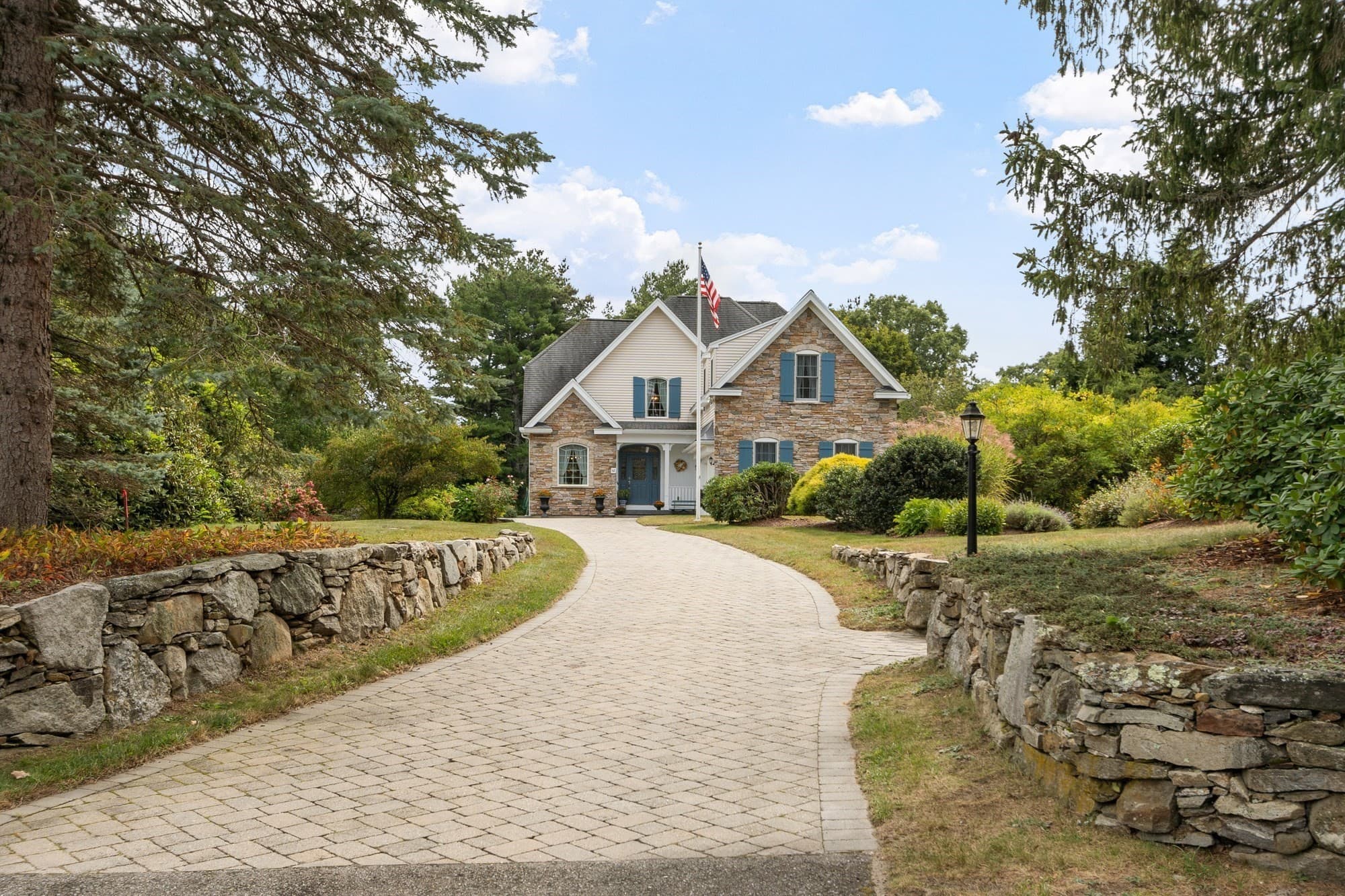 Single Family Residence at 52 High St, Chelmsford MA 01824, Chelmsford, photo 2 of 41