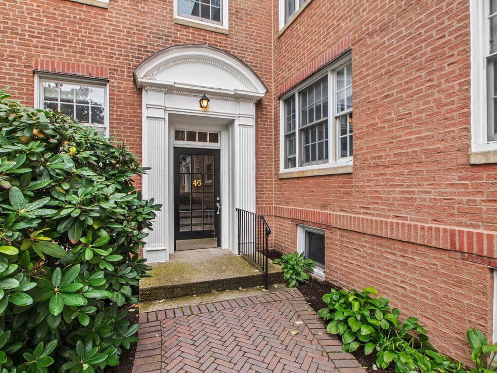 46 Browne St # 5, Brookline MA 02446