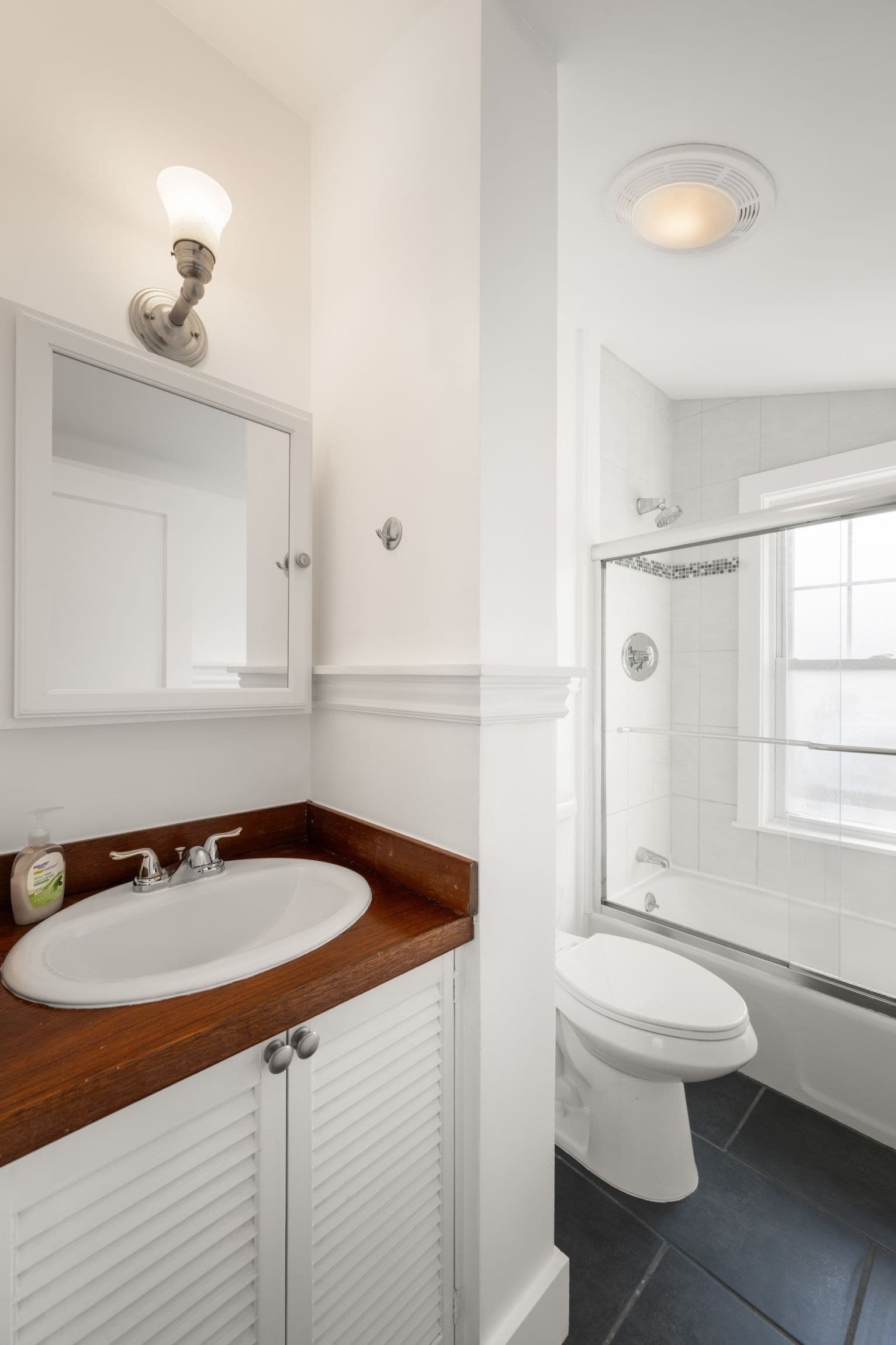 Condominium at 14 Notre Dame Ave # C, Cambridge MA 02140, Cambridge, photo 26 of 29