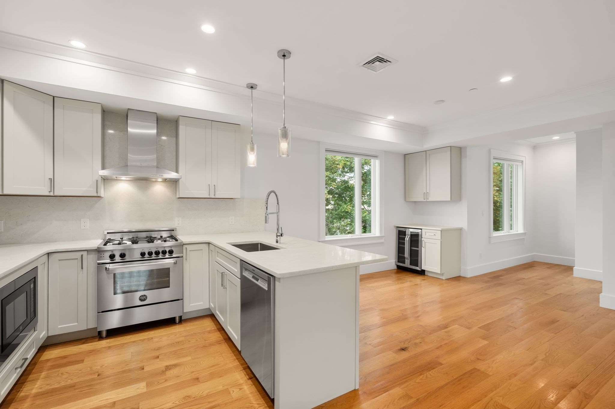 Condominium at 17 Vinton Street # 5, Boston MA 02127, Boston, photo 16 of 21