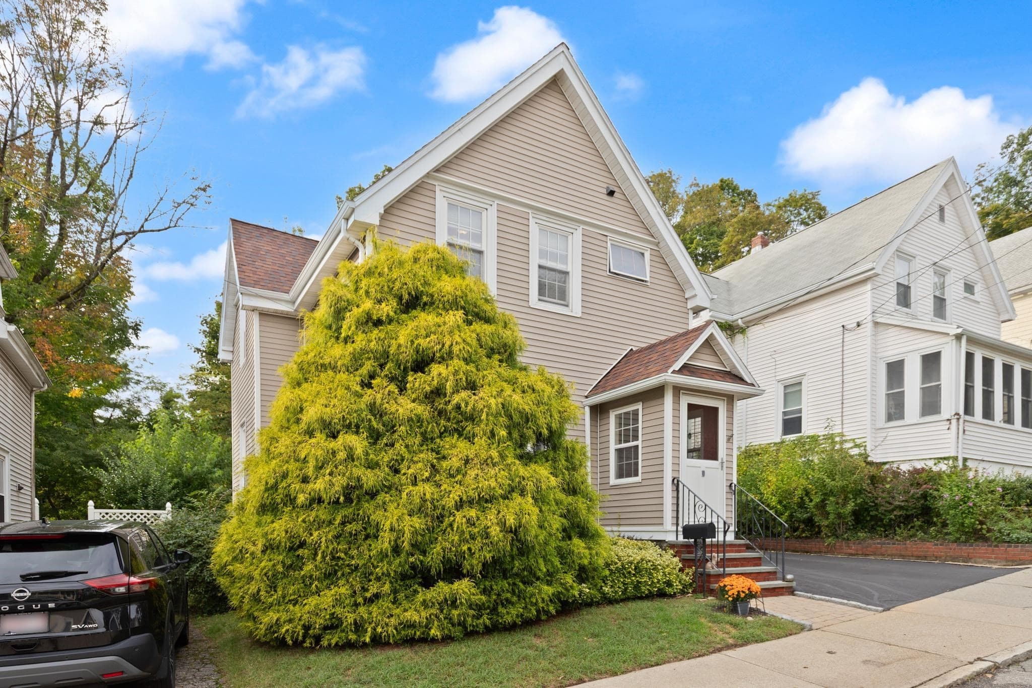 Single Family Residence at 10 Cedar Cliff Terrace, Medford MA 02155, Medford, photo 3 of 32