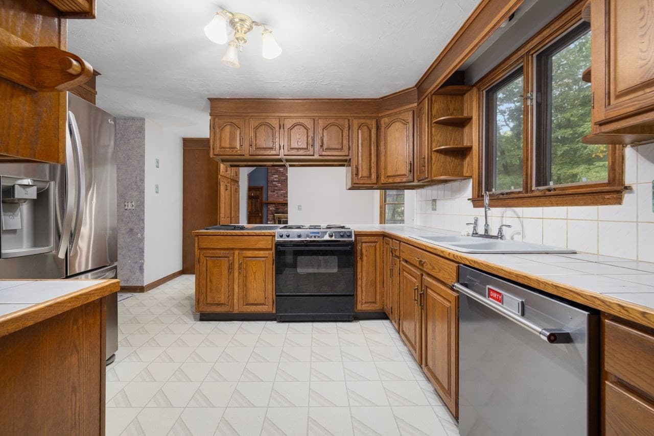 Single Family Residence at 16 Wildwood Circle, Millville MA 01529, Millville, photo 18 of 42