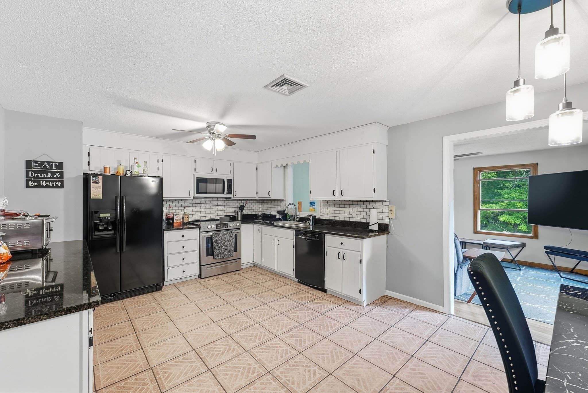 Single Family Residence at 131 Beacon Hill Rd, West Springfield MA 01089, West Springfield, photo 5 of 20