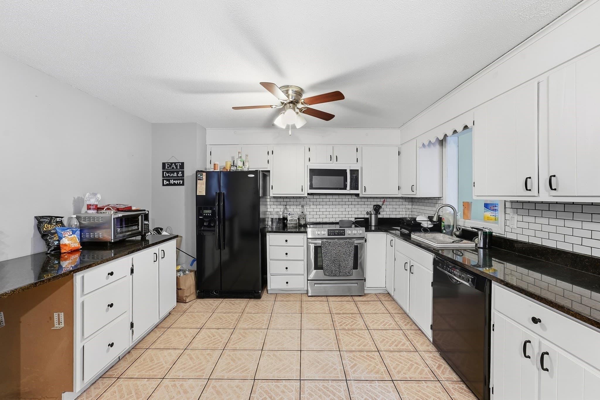 Single Family Residence at 131 Beacon Hill Rd, West Springfield MA 01089, West Springfield, photo 4 of 20
