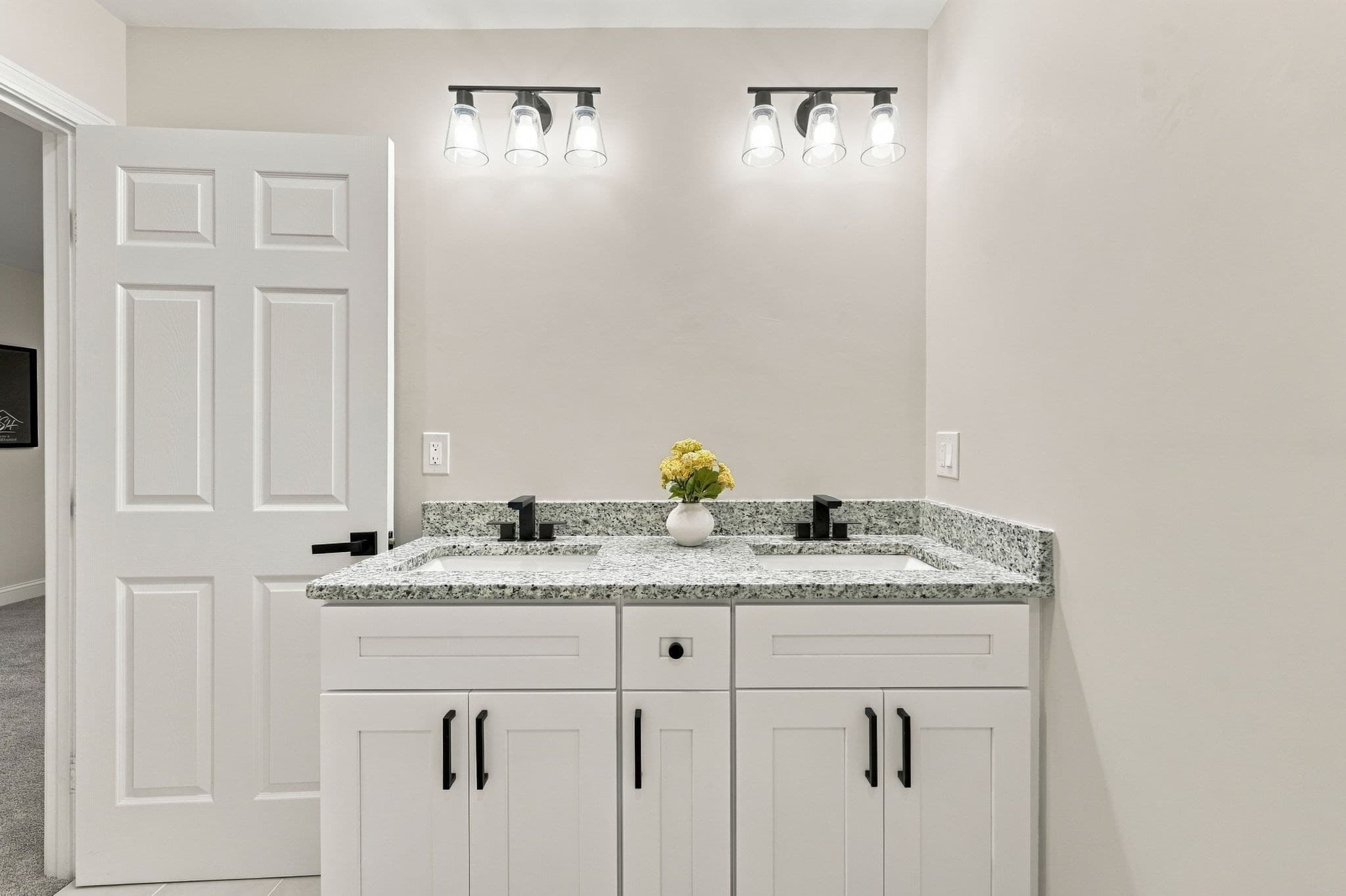 Condominium at 41 Homeward Avenue # D, Uxbridge MA 01569, Uxbridge, photo 26 of 39