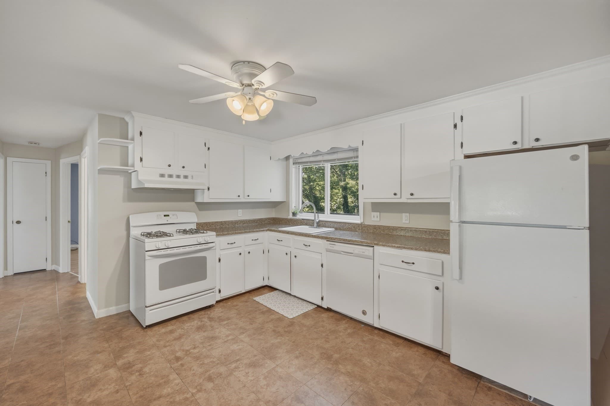 Single Family Residence at 26 Sunset Rd, Dracut MA 01826, Dracut, photo 7 of 22