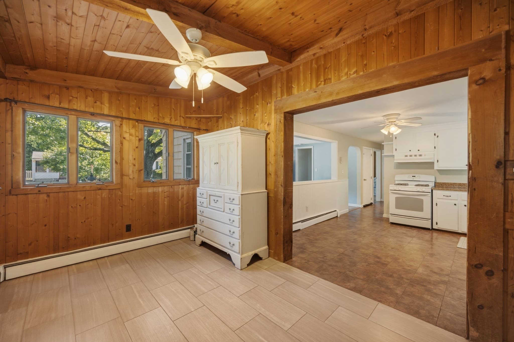 Single Family Residence at 26 Sunset Rd, Dracut MA 01826, Dracut, photo 5 of 22