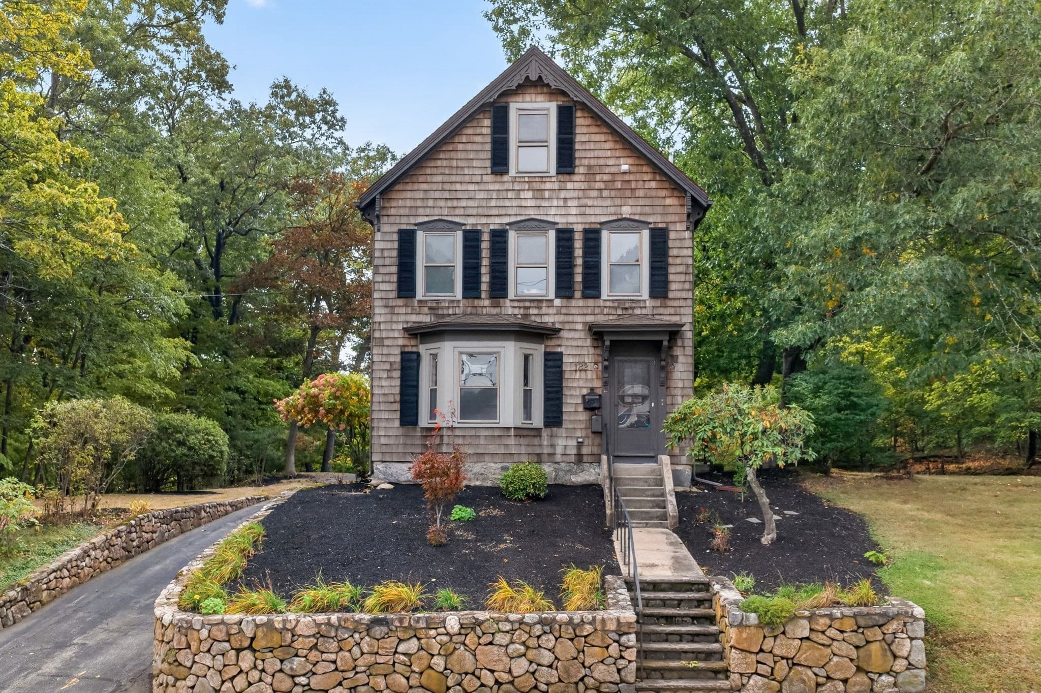 Multi Family at 122 Winn St, Woburn MA 01801, Woburn, photo 2 of 31