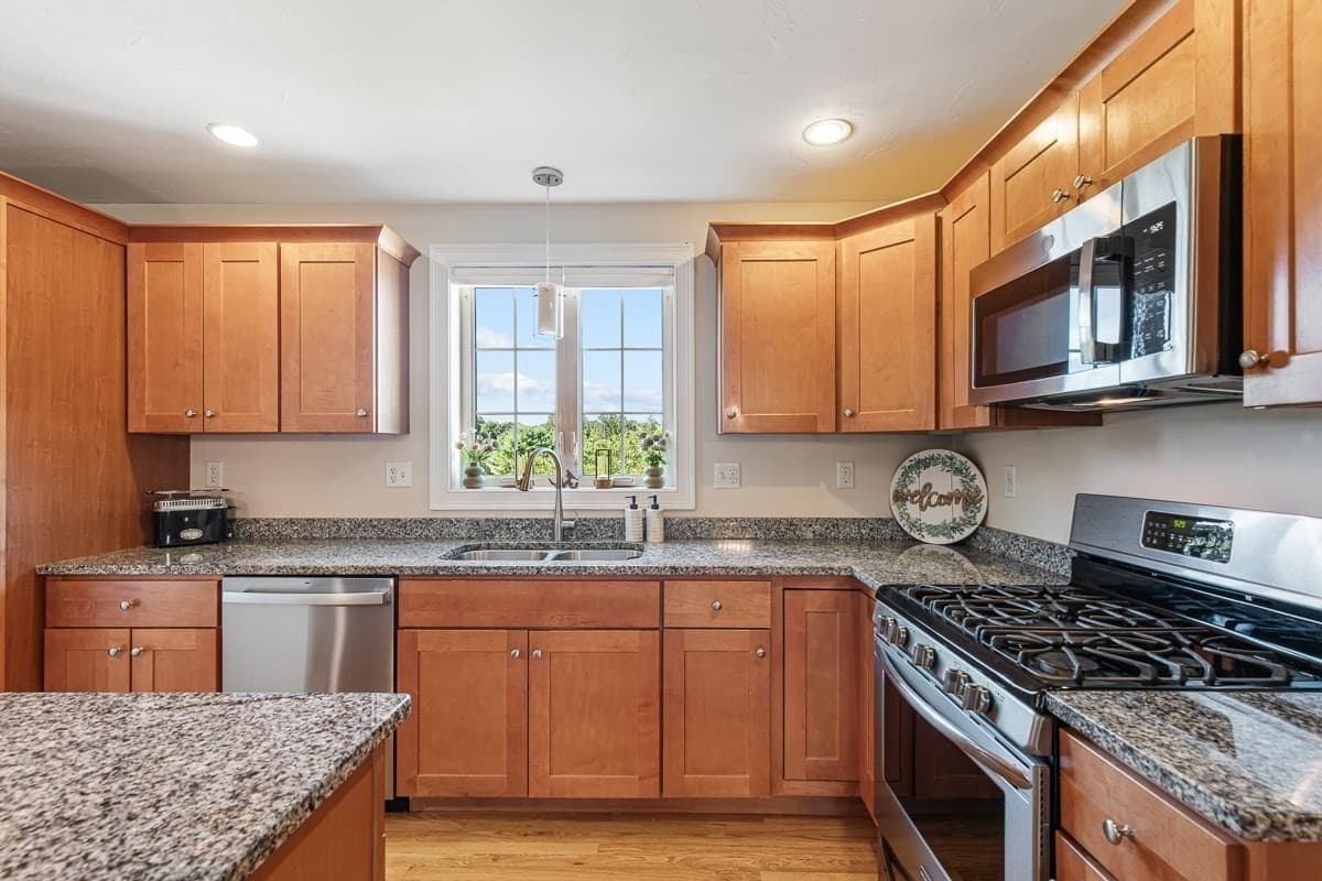 Single Family Residence at 18 Blue Grass Circle, Taunton MA 02780, Taunton, photo 6 of 41