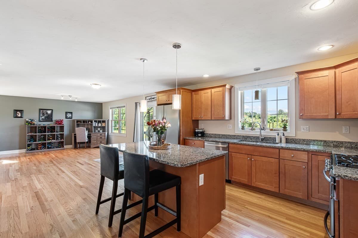 Single Family Residence at 18 Blue Grass Circle, Taunton MA 02780, Taunton, photo 10 of 41