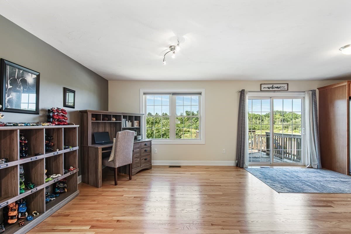 Single Family Residence at 18 Blue Grass Circle, Taunton MA 02780, Taunton, photo 14 of 41