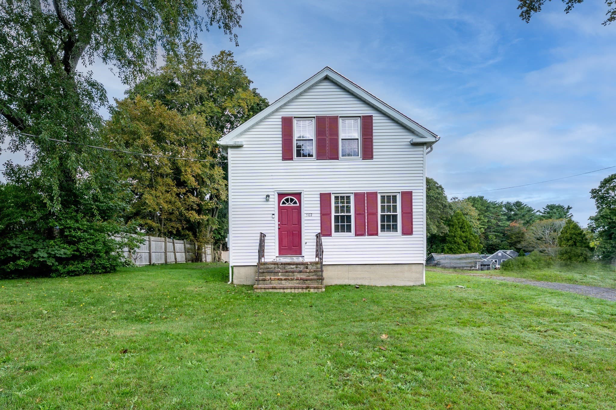562 Waquoit Hwy, Falmouth MA 02536