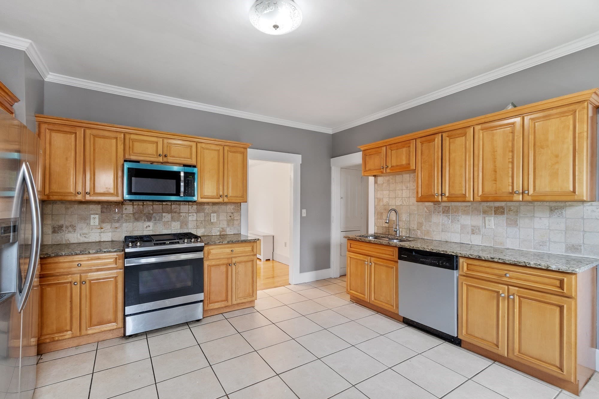 Single Family Residence at 103 Walton St, Fitchburg MA 01420, Fitchburg, photo 6 of 39