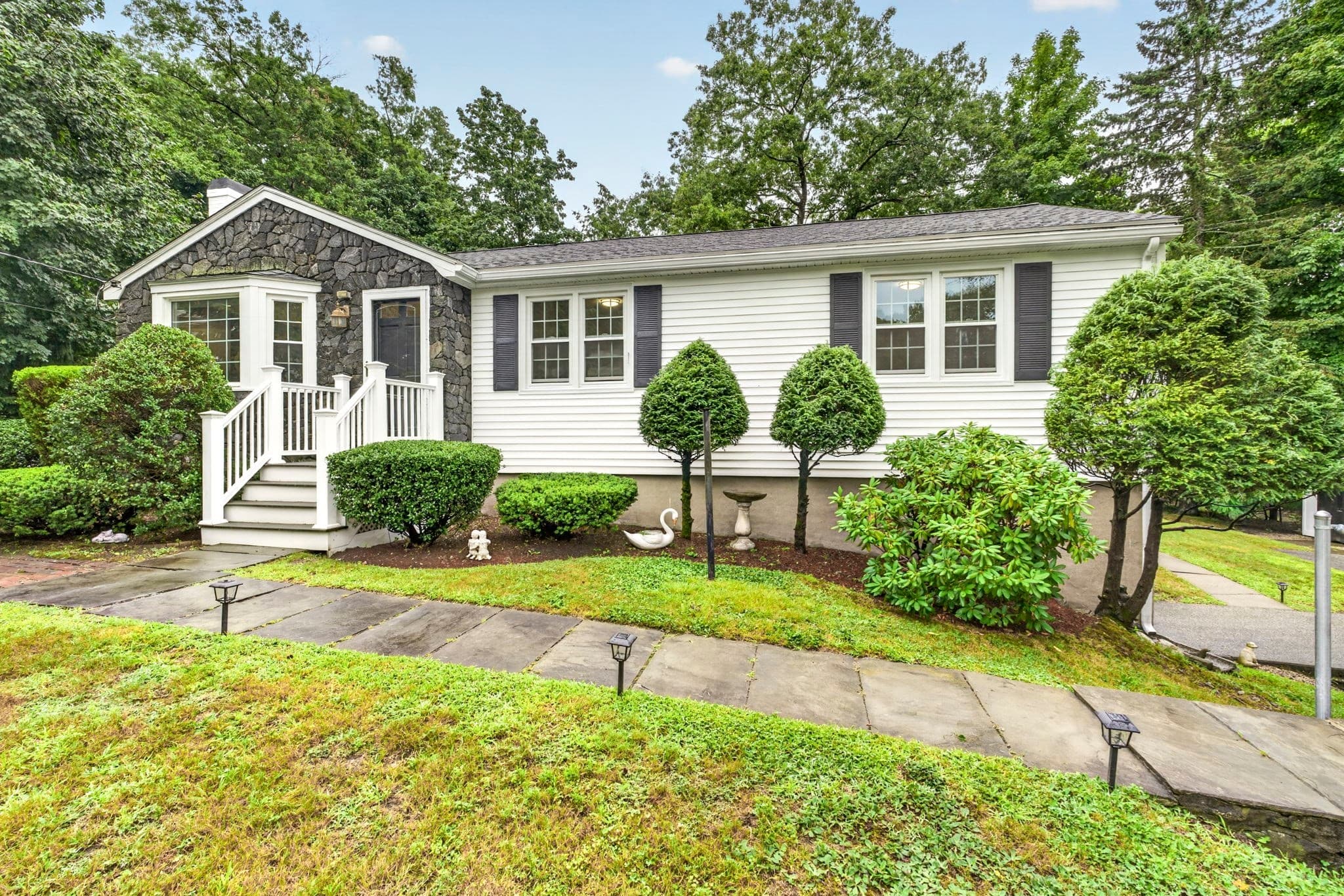 25 Gray Ter, Bedford MA 01730