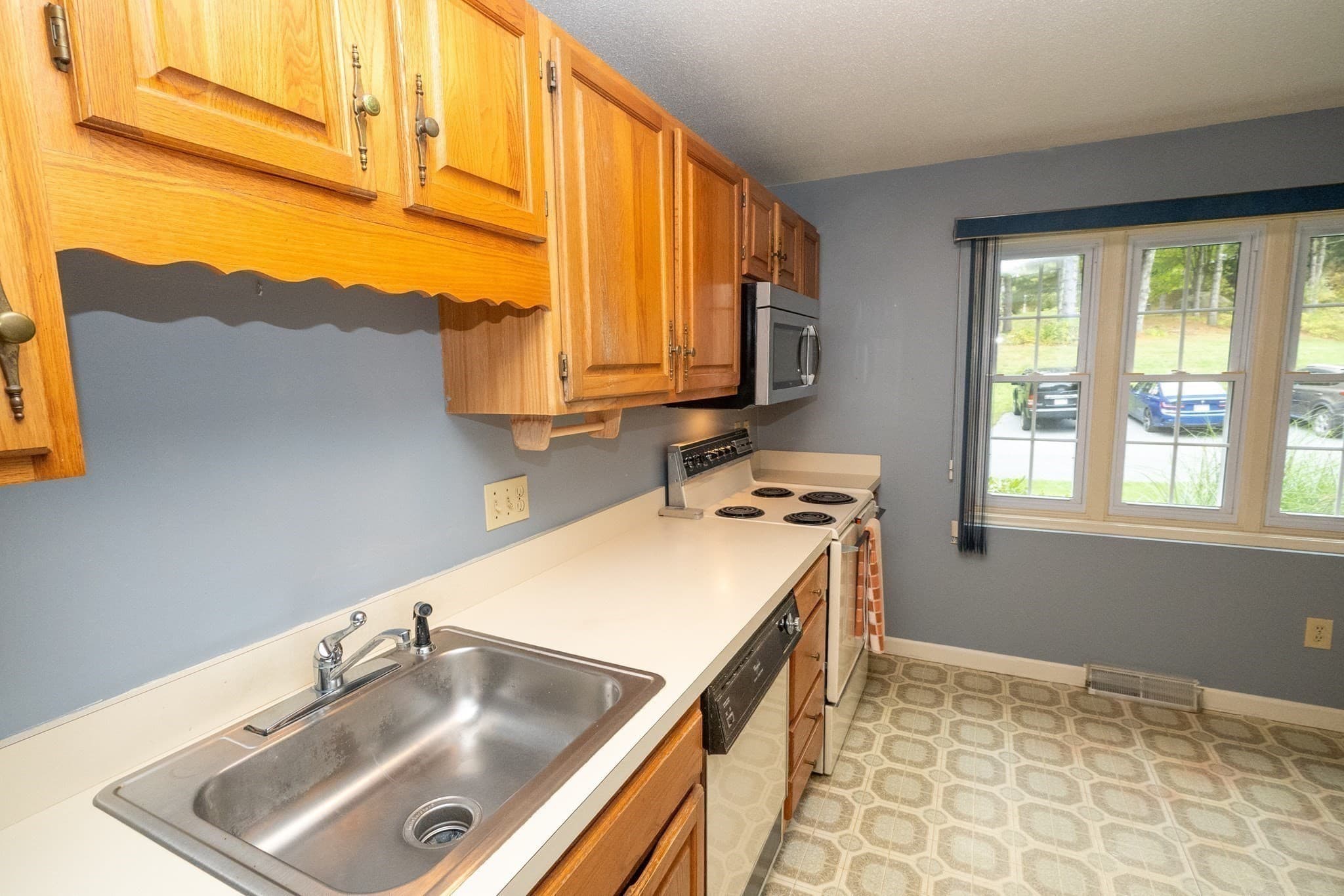 Condominium at 78 Laurelwood Dr # 78, Hopedale MA 01747, Hopedale, photo 7 of 26