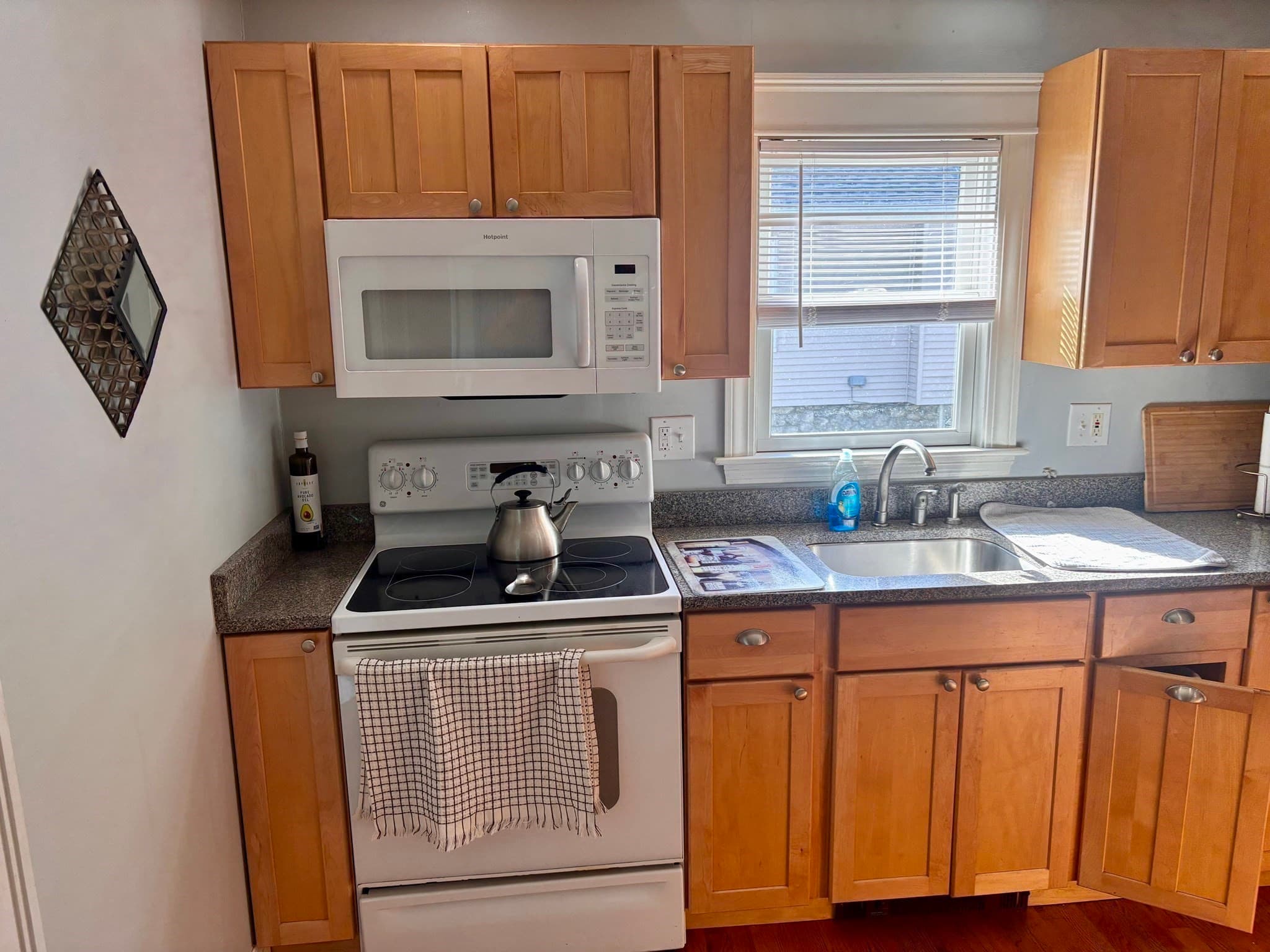 Single Family Residence at 18 Blue Bell Road, Worcester MA 01606, Worcester, photo 8 of 37