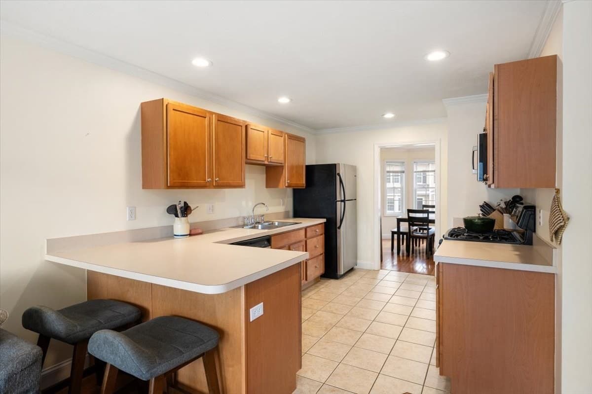 Condominium at 3 Snow Bell # 3, Worcester MA 01606, Worcester, photo 6 of 22