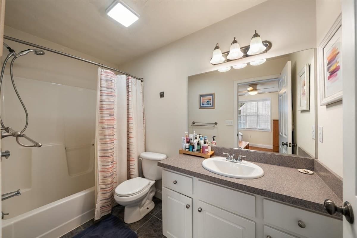 Condominium at 3 Snow Bell # 3, Worcester MA 01606, Worcester, photo 17 of 22