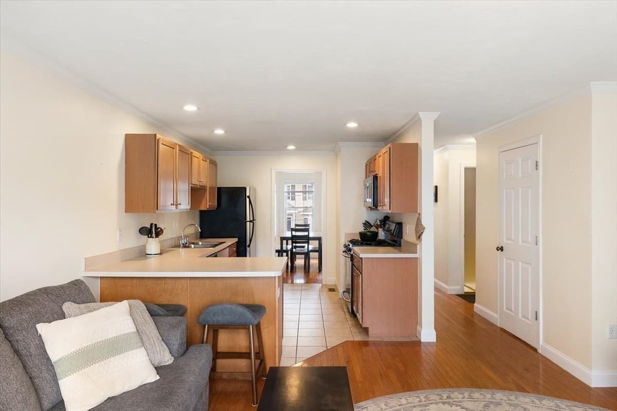 Condominium at 3 Snow Bell # 3, Worcester MA 01606, Worcester, photo 3 of 22