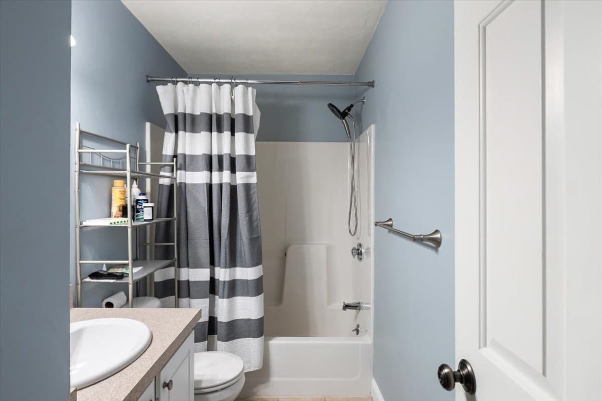 Condominium at 3 Snow Bell # 3, Worcester MA 01606, Worcester, photo 15 of 22