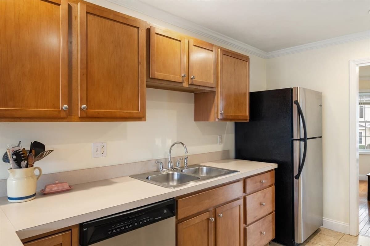 Condominium at 3 Snow Bell # 3, Worcester MA 01606, Worcester, photo 8 of 22