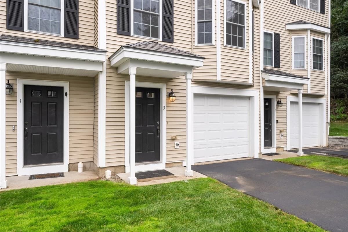 Condominium at 3 Snow Bell # 3, Worcester MA 01606, Worcester, photo 21 of 22