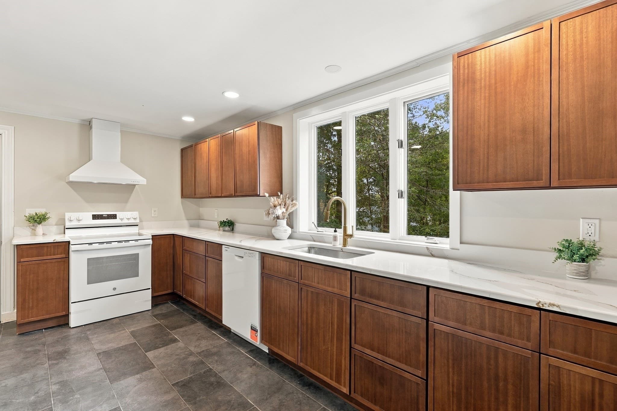 Single Family Residence at 166 Cross Road, Lunenburg MA 01462, Lunenburg, photo 7 of 33