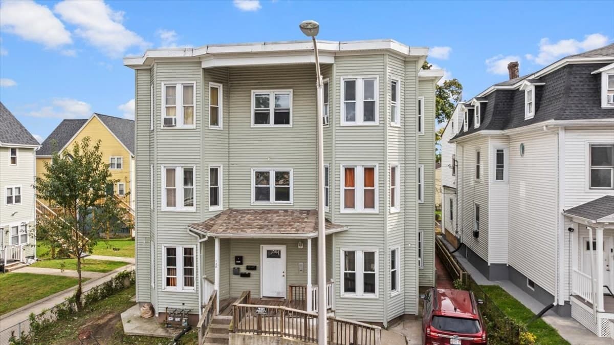 3 Family at 128 Beacon St, Worcester MA 01610, Worcester, photo 3 of 42