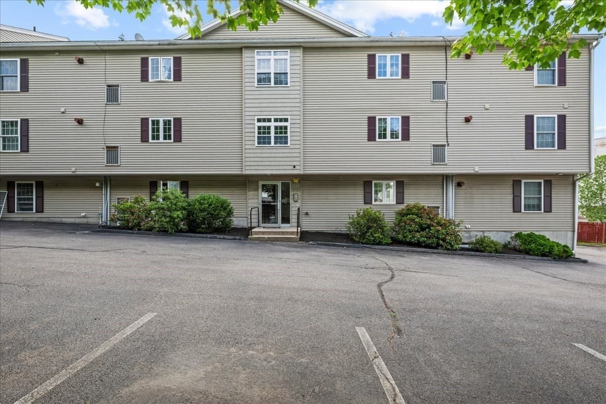 Condominium at 1 Hatfield St # 5, Worcester MA 01604, Worcester, photo 2 of 17