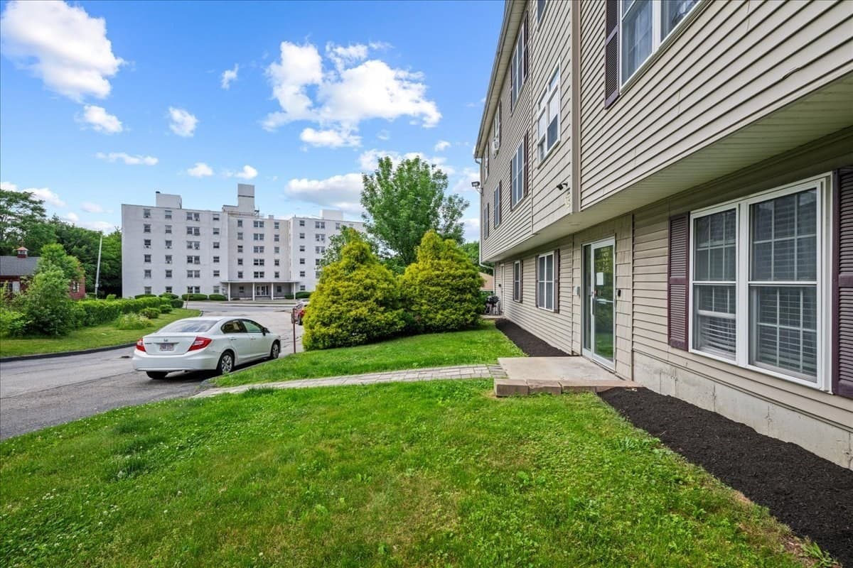 Condominium at 1 Hatfield St # 5, Worcester MA 01604, Worcester, photo 17 of 17
