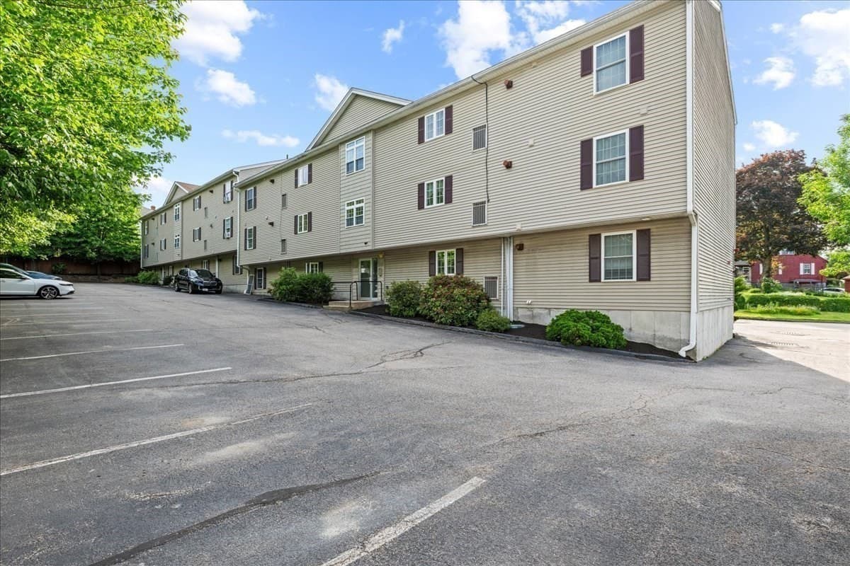 Condominium at 1 Hatfield St # 5, Worcester MA 01604, Worcester, photo 14 of 17