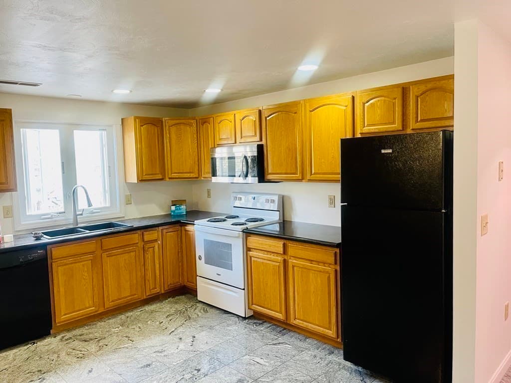 Condominium at 1 Hatfield St # 5, Worcester MA 01604, Worcester, photo 4 of 17