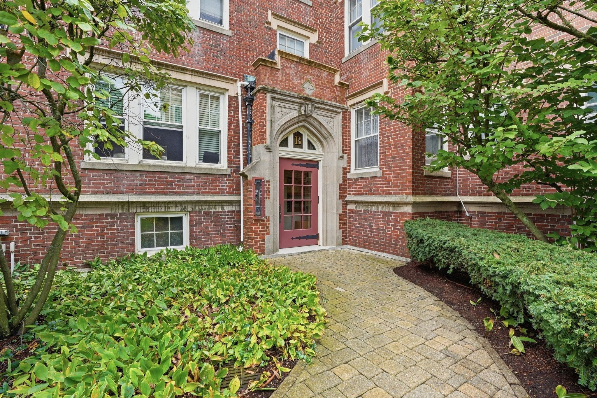 Condominium at 520 High St # 13B, Medford MA 02155, Medford, photo 5 of 28