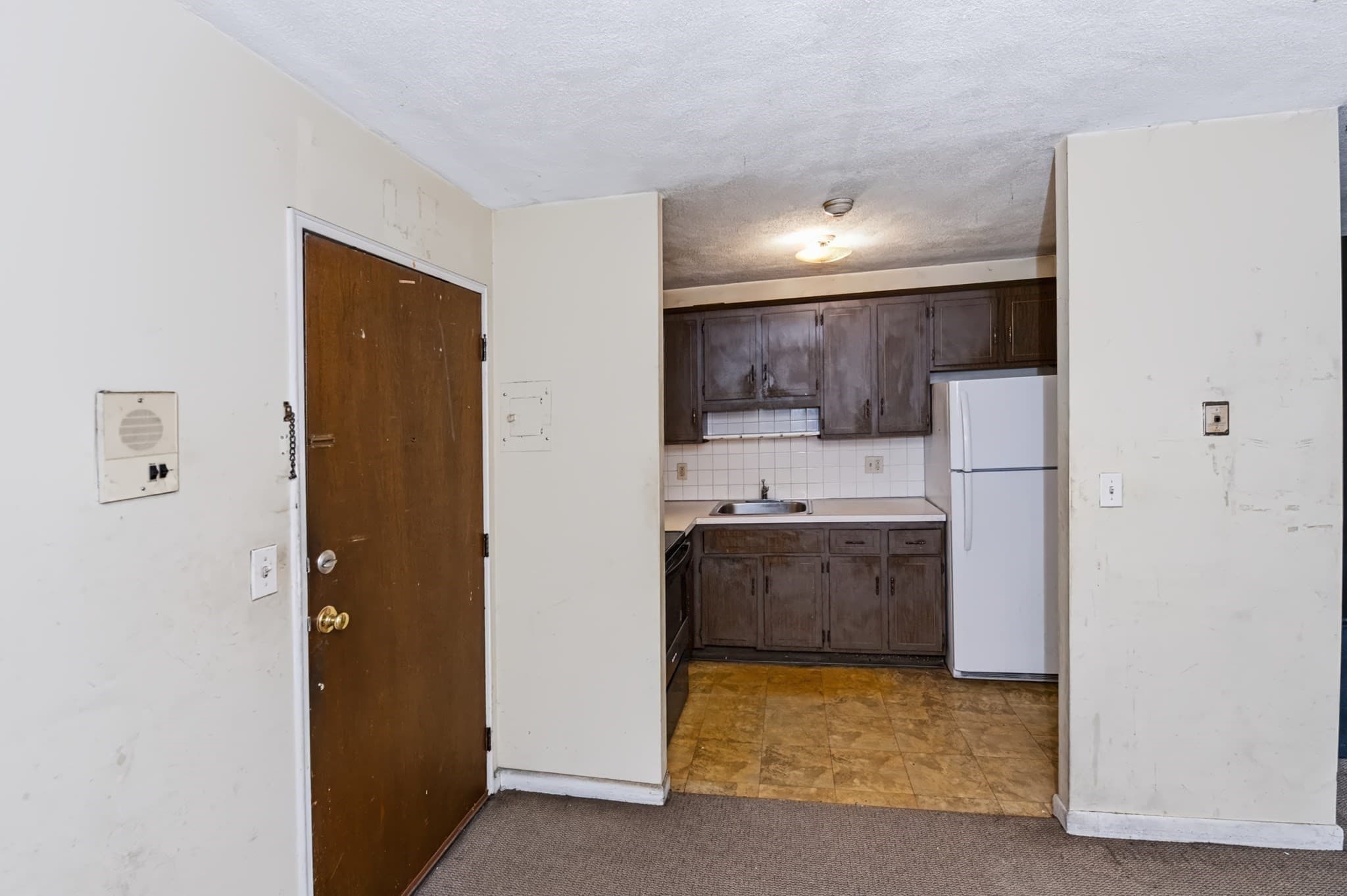 Condominium at 110 Boston Post Rd E # 5, Marlborough MA 01752, Marlborough, photo 4 of 16