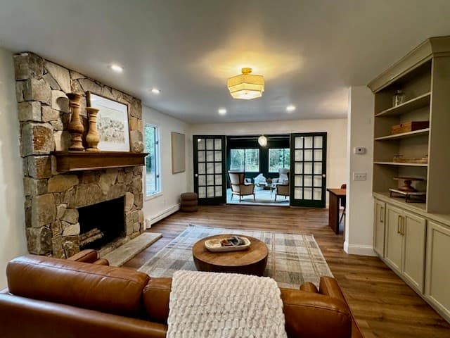 Single Family Residence at 316 Walnut Plain Rd, Rochester MA 02770, Rochester, photo 8 of 39