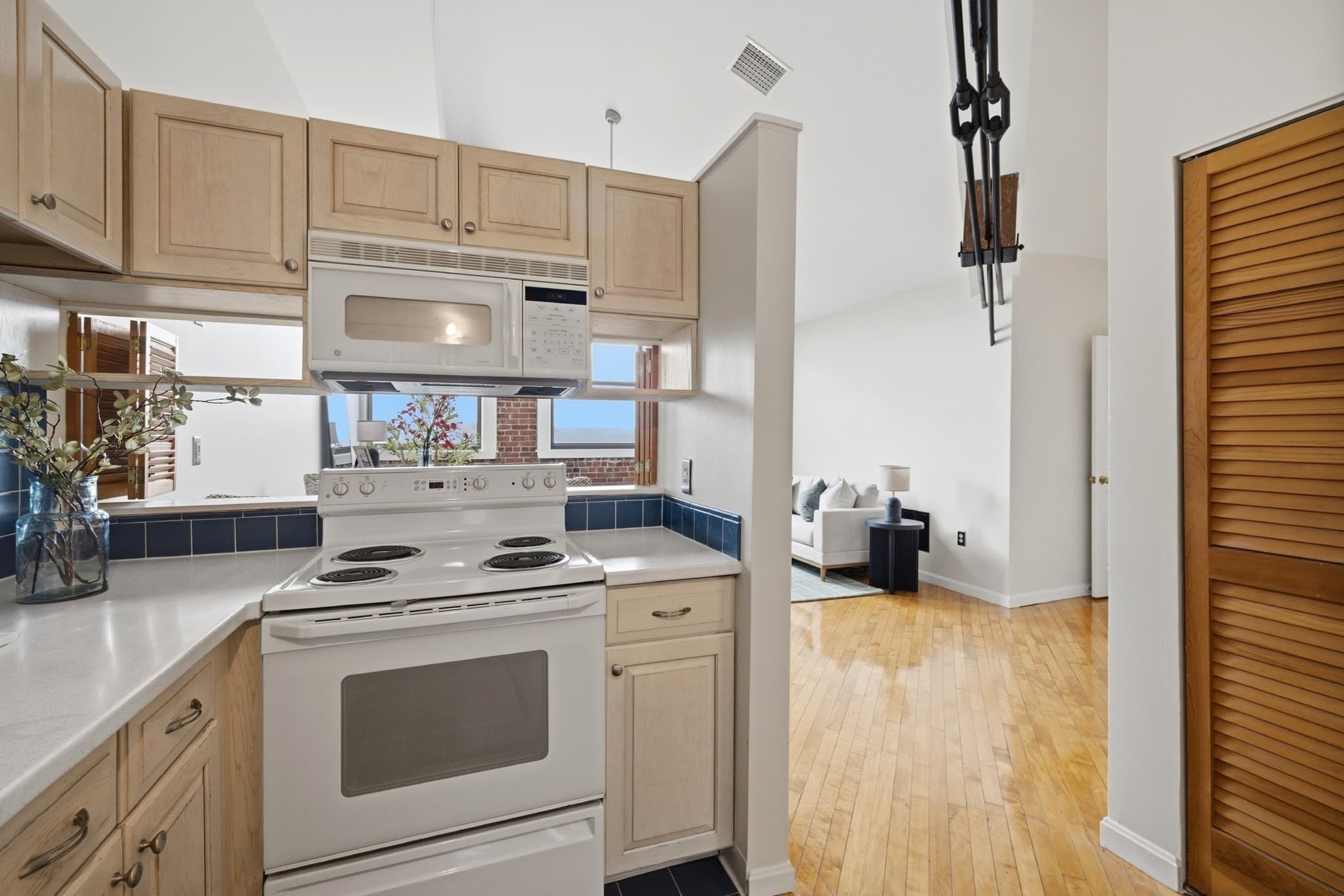 Condominium at 94 Newbury Ave # 402, Quincy MA 02171, Quincy, photo 4 of 41