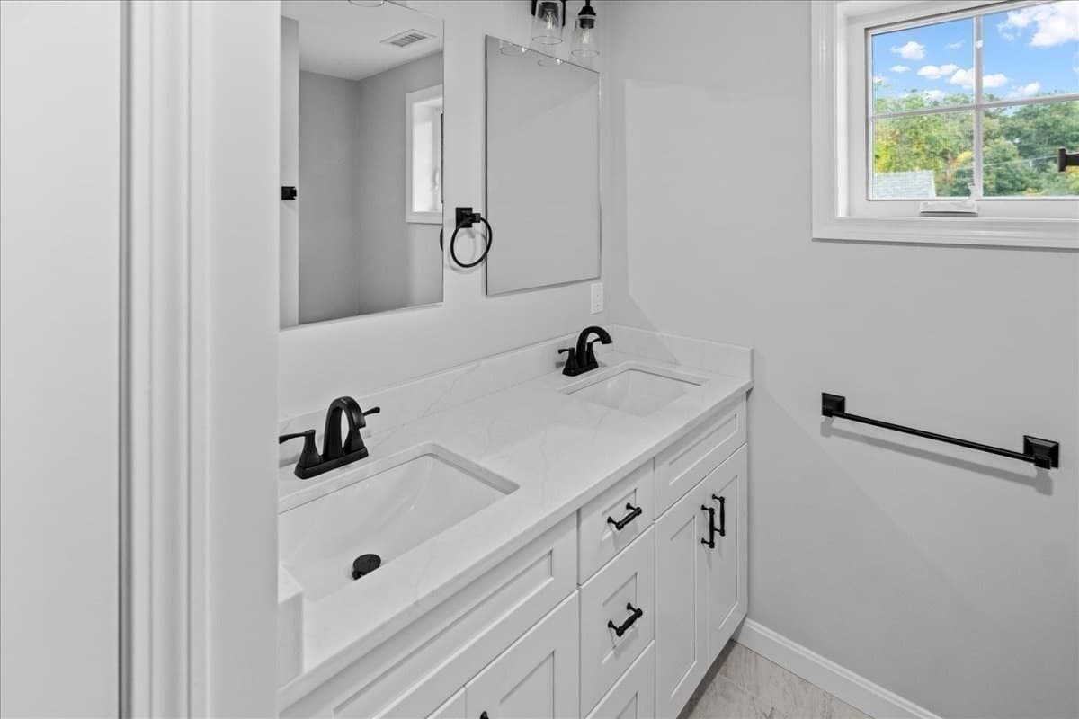 Single Family Residence at 118 Old Groveland Rd, Haverhill MA 01835, Haverhill, photo 22 of 38