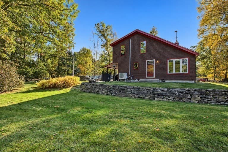 306 Thompson Rd, Webster MA 01570