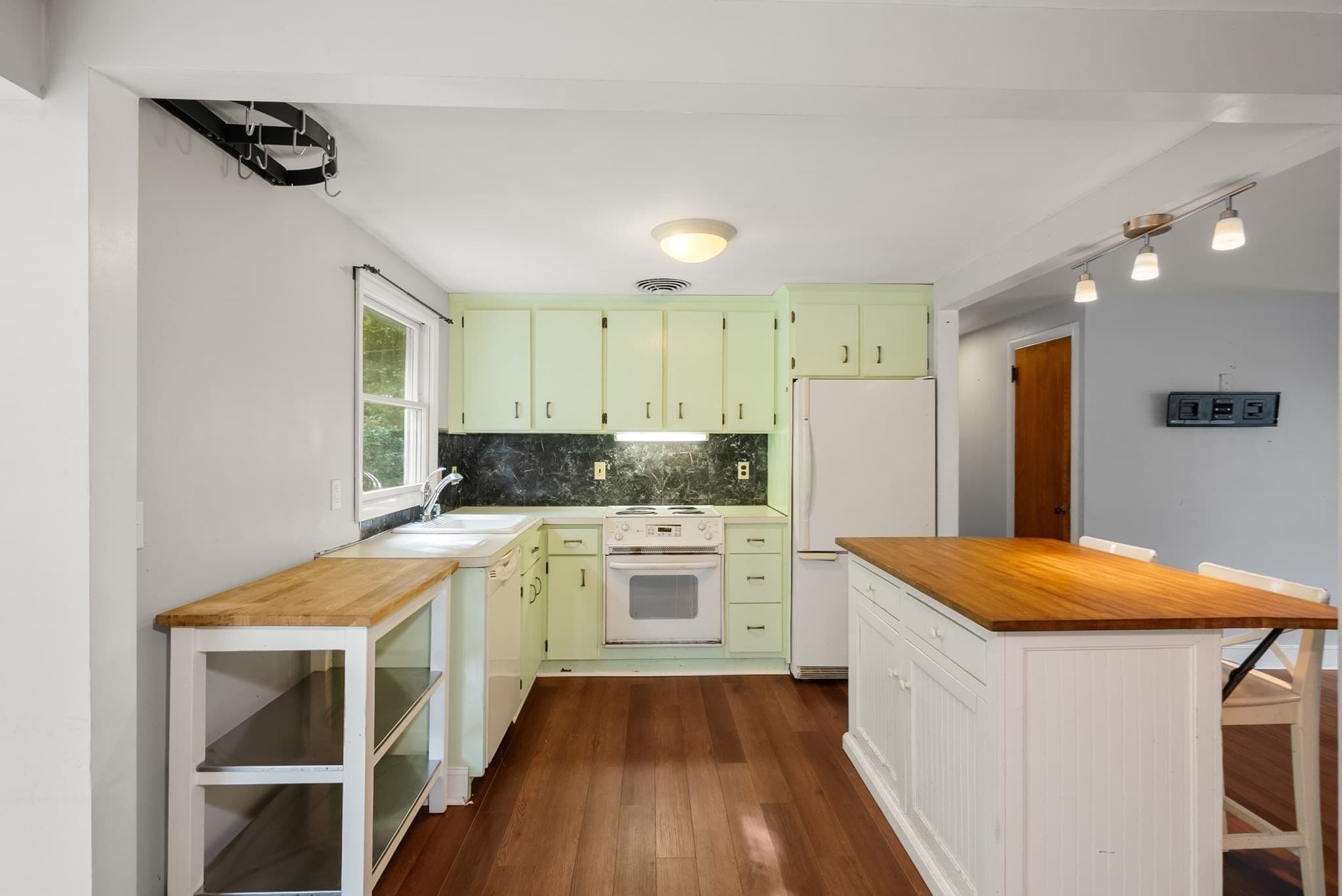 Single Family Residence at 208 Mount Vernon Rd E, Weymouth MA 02189, Weymouth, photo 7 of 21