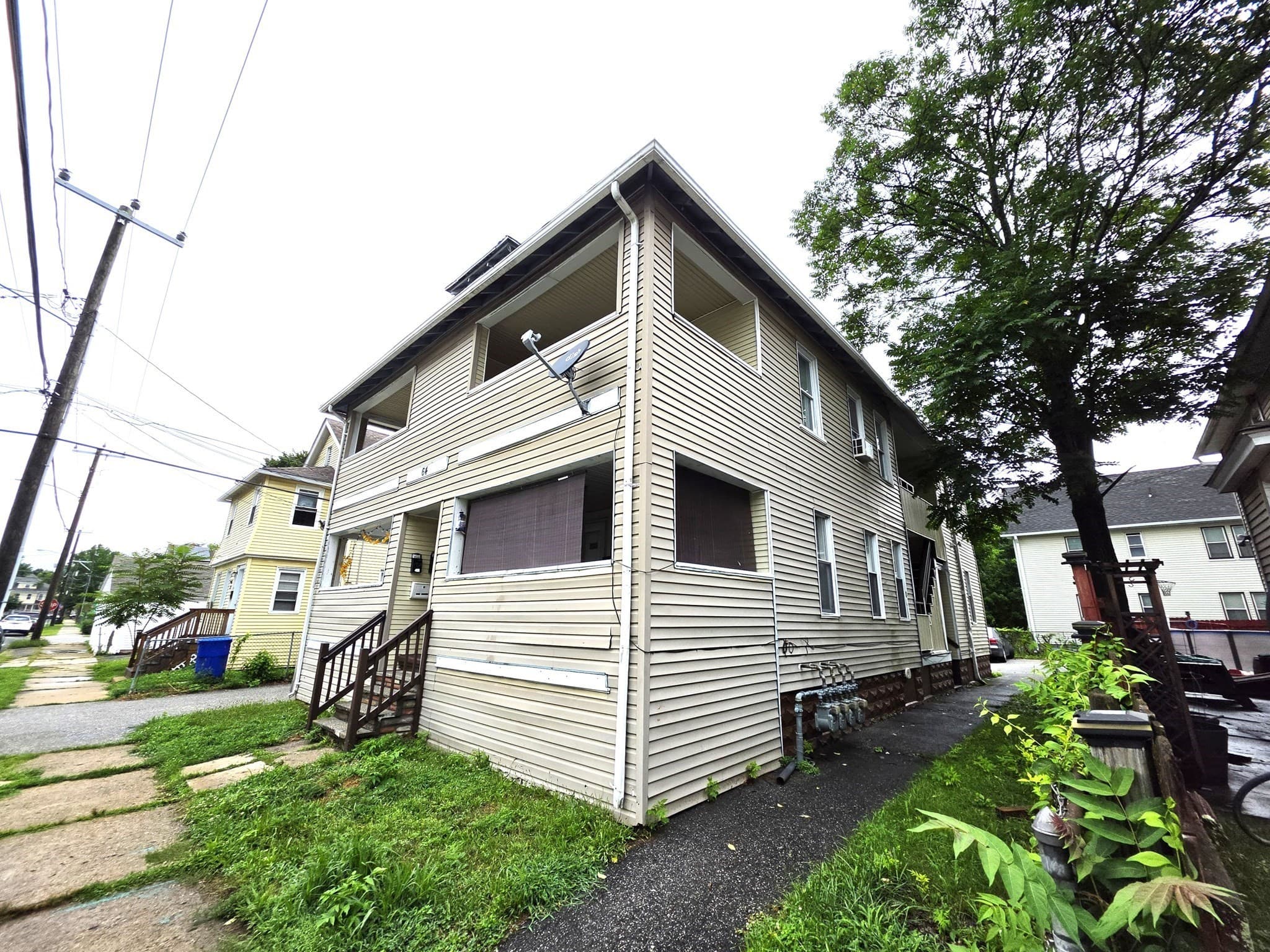 4 Family at 64 Marlborough St, Springfield MA 01109, Springfield, photo 4 of 27