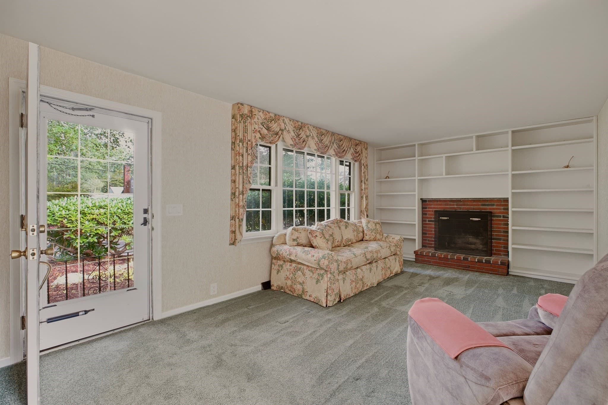 Single Family Residence at 66 Eleanor St, Dartmouth MA 02747, Dartmouth, photo 13 of 37