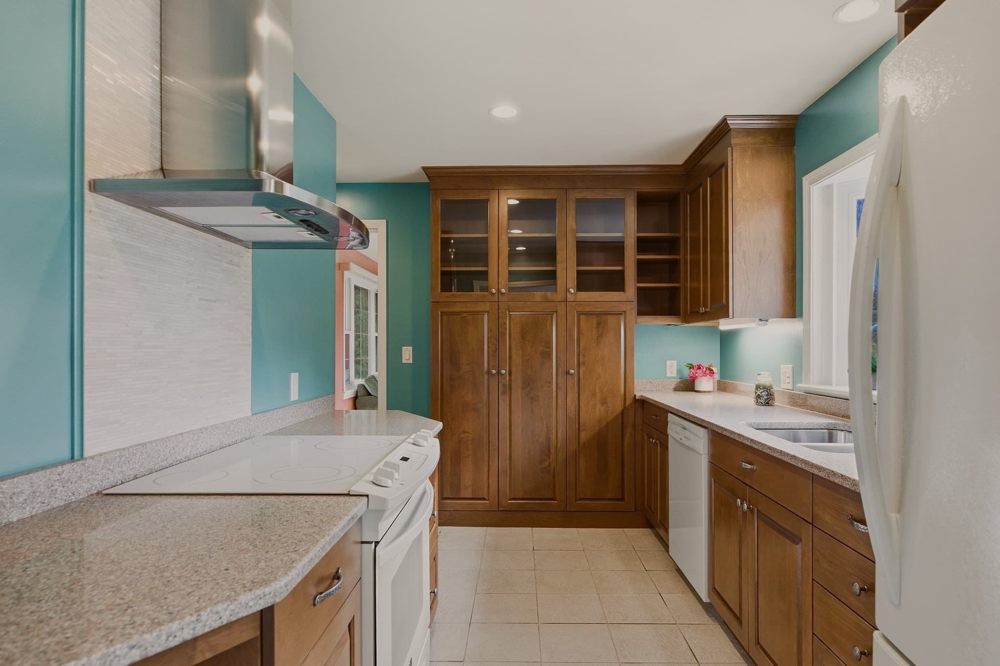 Single Family Residence at 66 Eleanor St, Dartmouth MA 02747, Dartmouth, photo 9 of 37